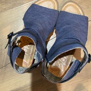 Blowfish sandal - blue size 6.5